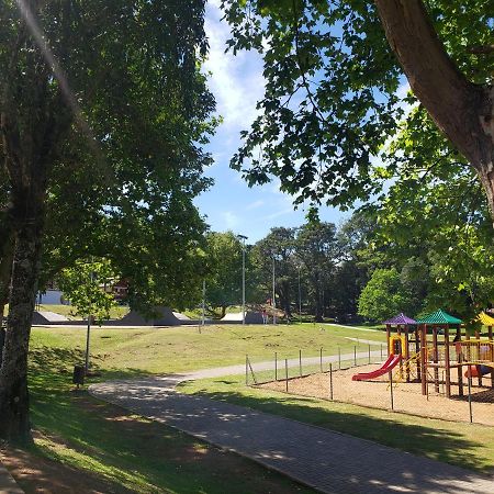 Lugar encantador com pátio, próximo ao pórtico de Gramado Exterior foto